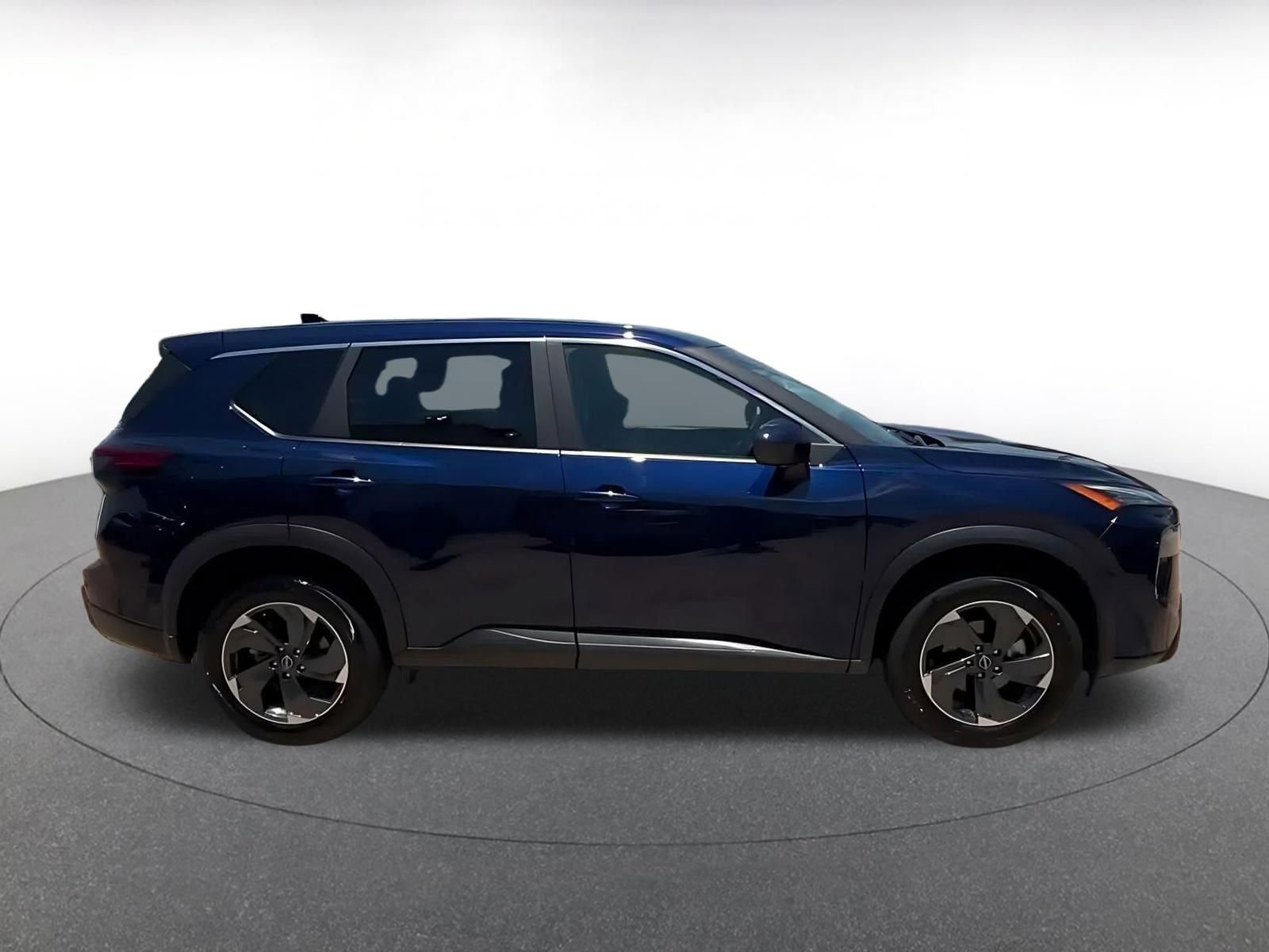 Used 2025 Nissan Rogue SV AWD/4WD image 16