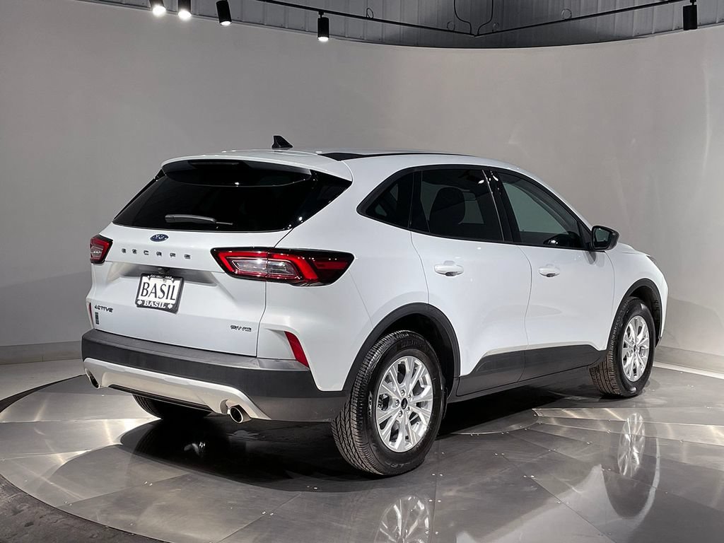 Used 2025 Ford Escape Active AWD/4WD image 11
