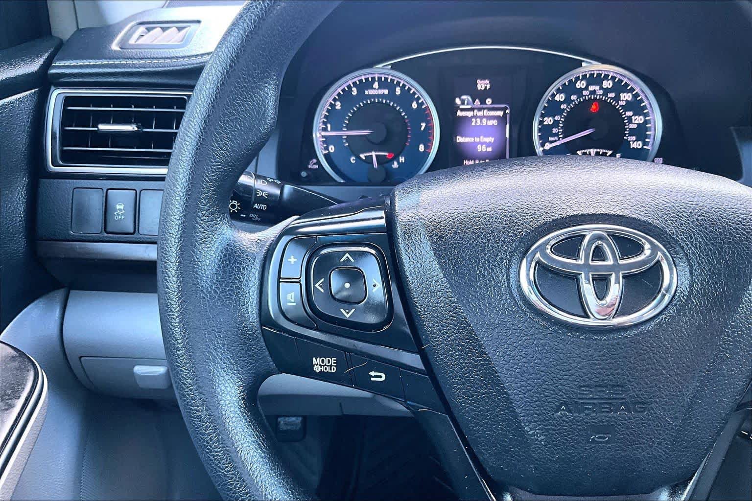 Used 2016 Toyota Camry LE FWD image 23