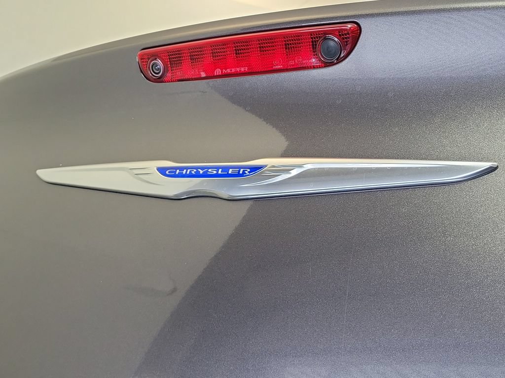 Used 2018 Chrysler 300 Touring RWD image 8