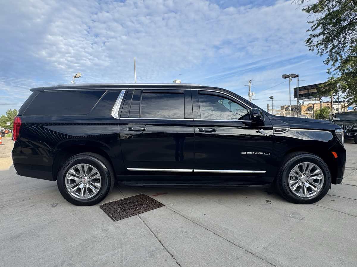 Used 2022 GMC Yukon XL Denali w/ Max Trailering Package image 4