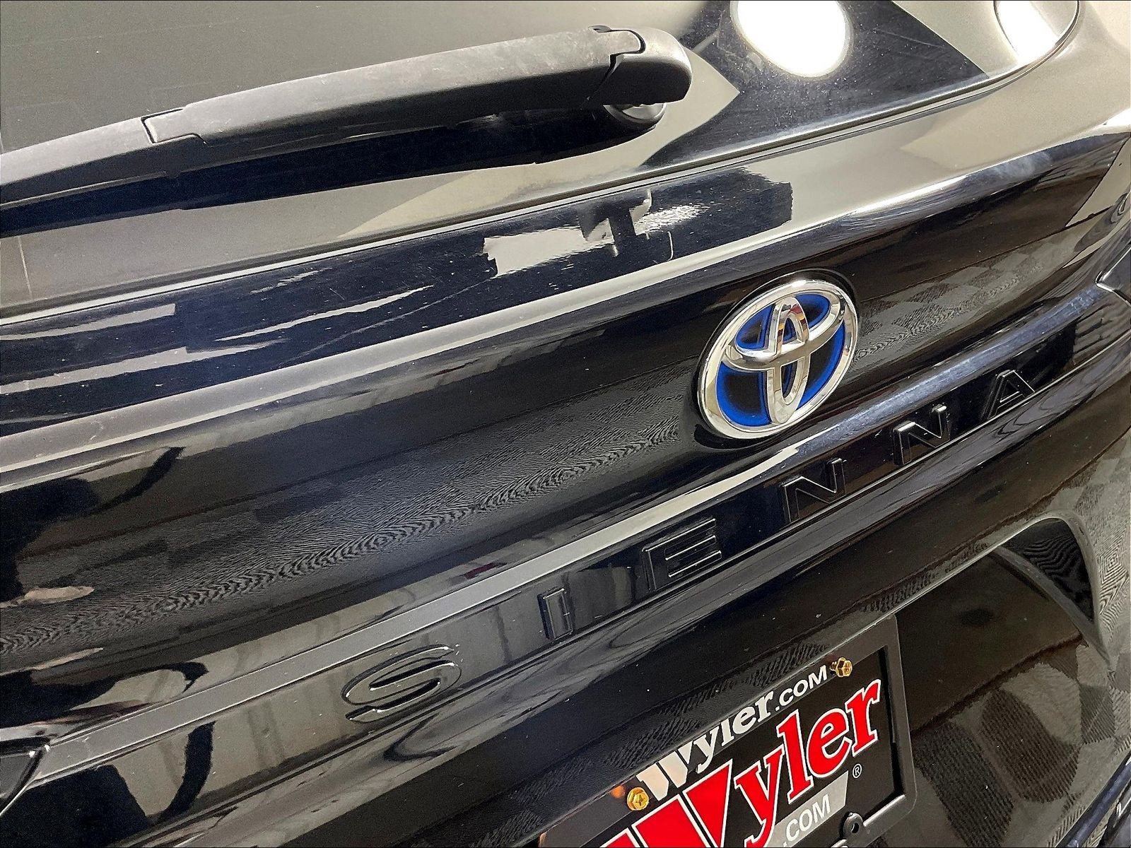 Used 2022 Toyota Sienna XSE w/ XSE Plus Package AWD/4WD image 24