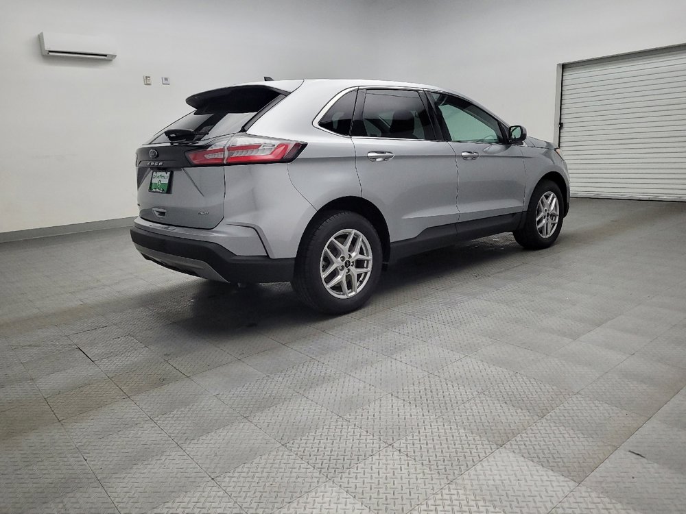 Used 2024 Ford Edge SEL image 9