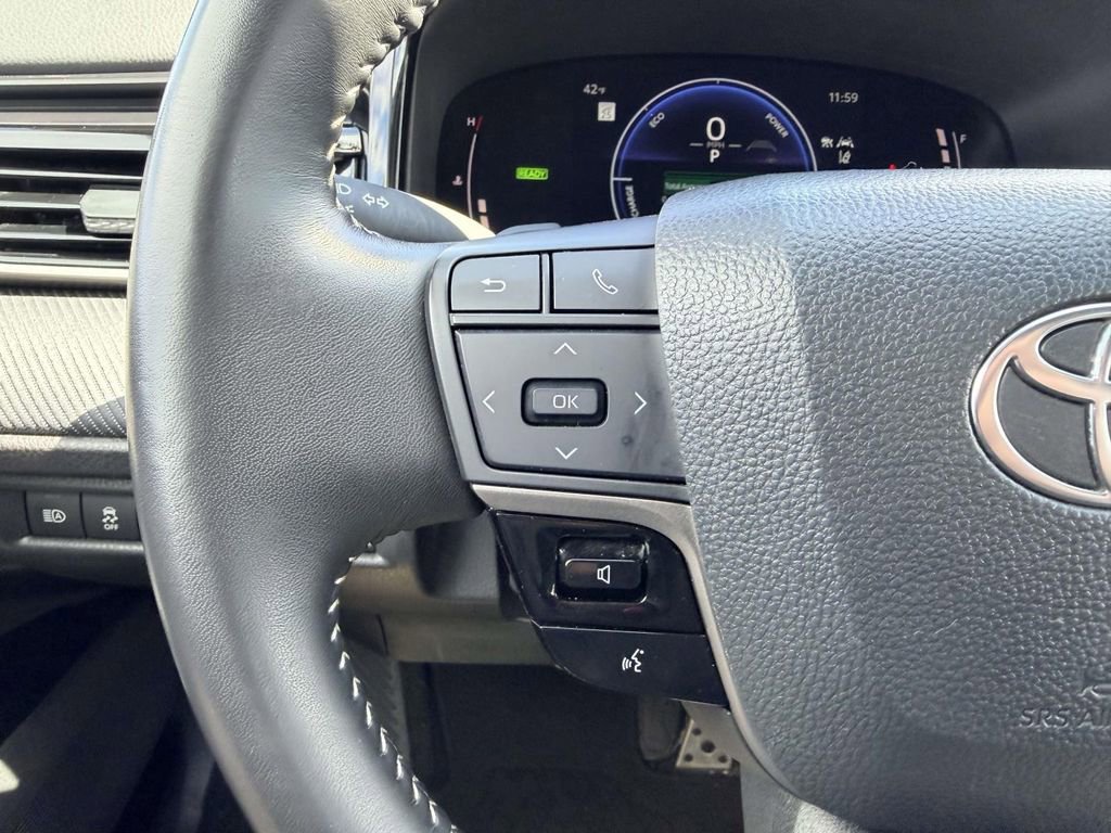 Certified 2025 Toyota Camry SE w/ Convenience Package image 9