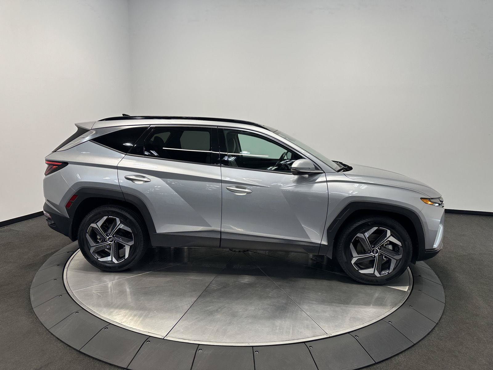 Certified 2024 Hyundai Tucson Limited AWD/4WD image 8