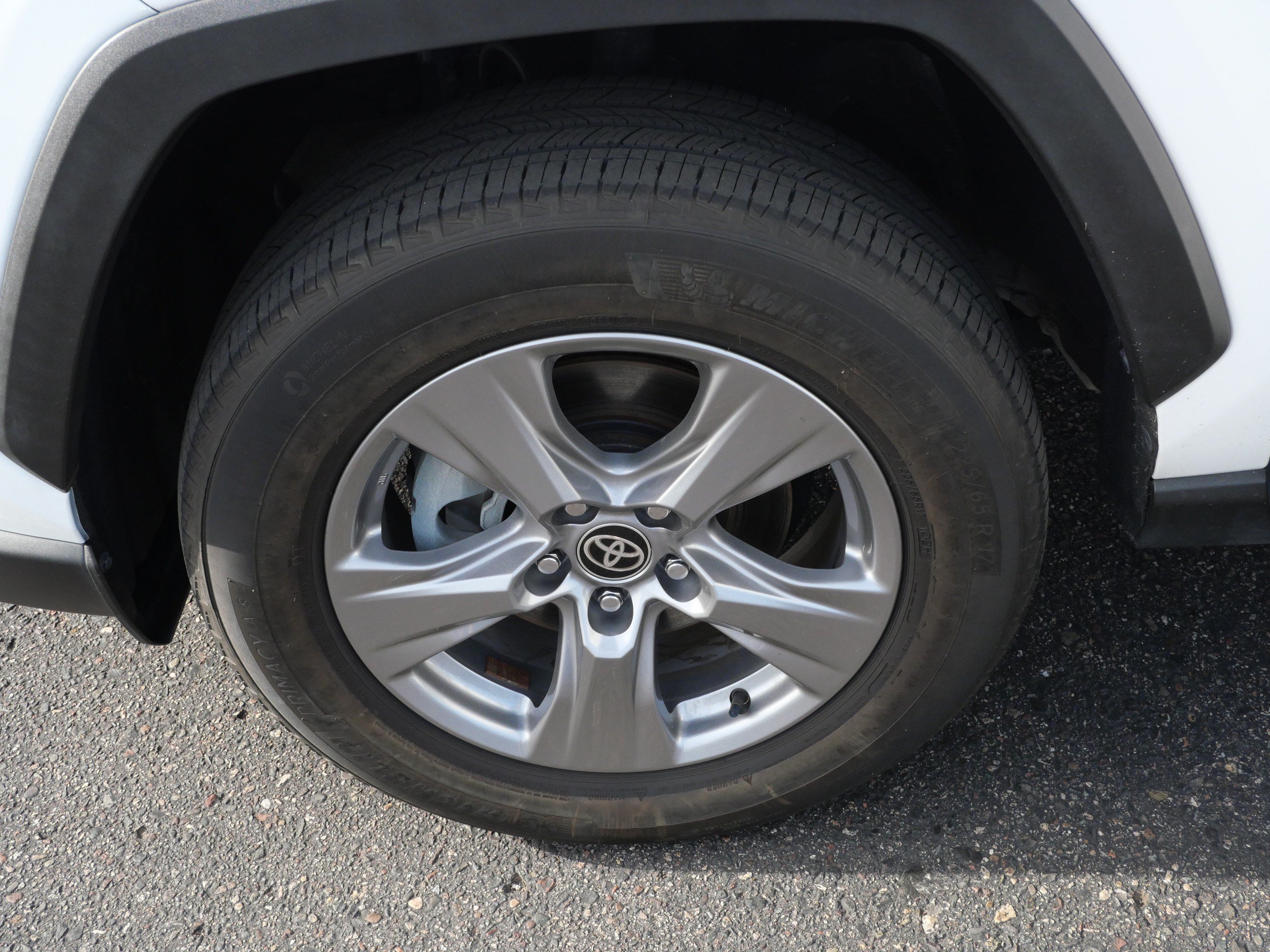 Used 2024 Toyota RAV4 XLE AWD/4WD image 15