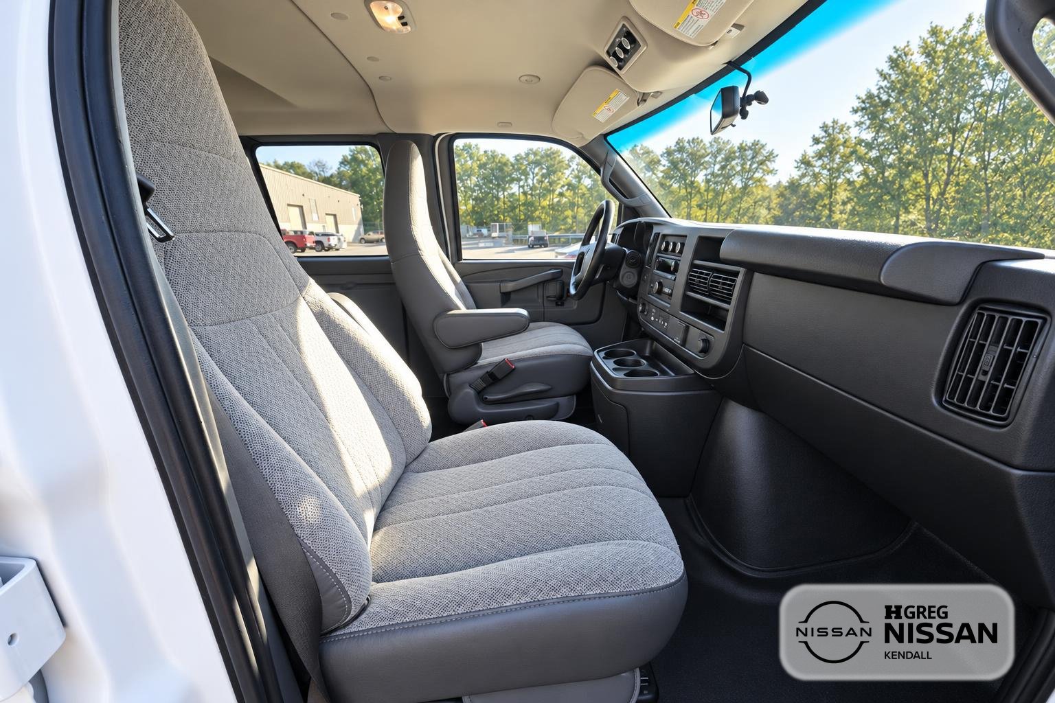 Used 2023 GMC Savana 3500 LS w/ Chrome Appearance Package RWD image 8