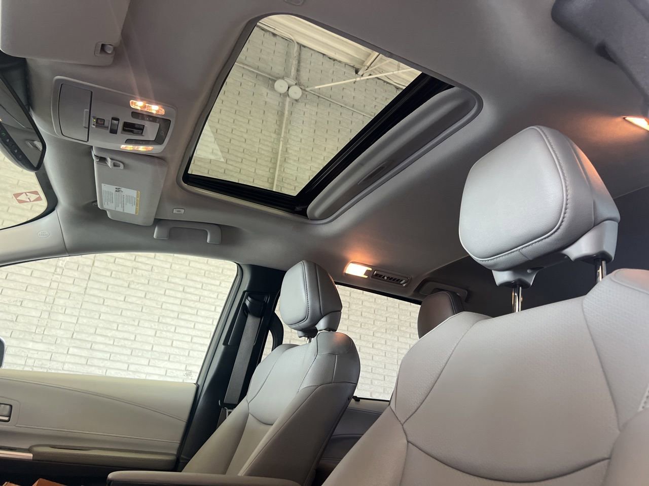 Used 2025 Toyota Sienna XLE w/ XLE Plus Package FWD image 11