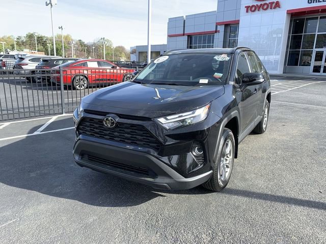 Used 2025 Toyota RAV4 XLE w/ Convenience Package image 4