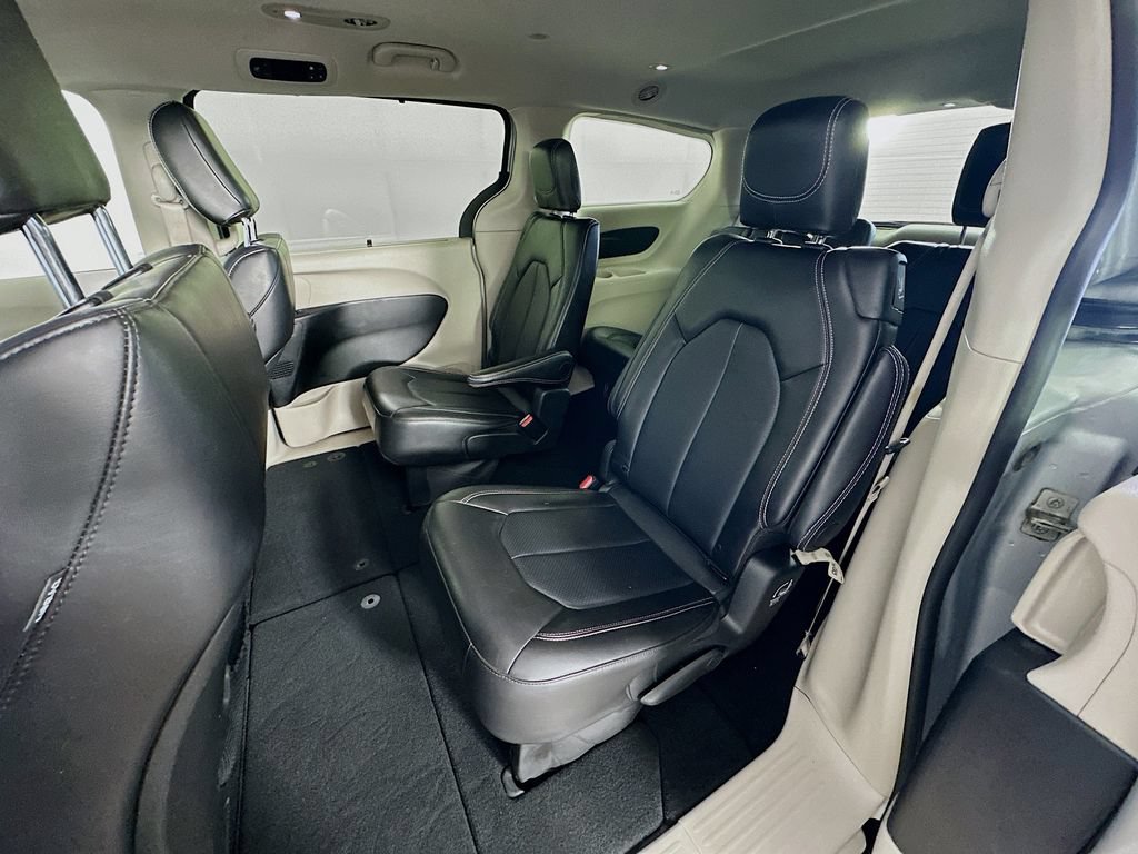 Certified 2024 Chrysler Pacifica Touring-L FWD image 33