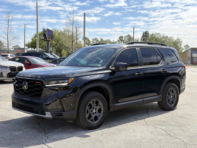 Used 2025 Honda Pilot TrailSport image 6