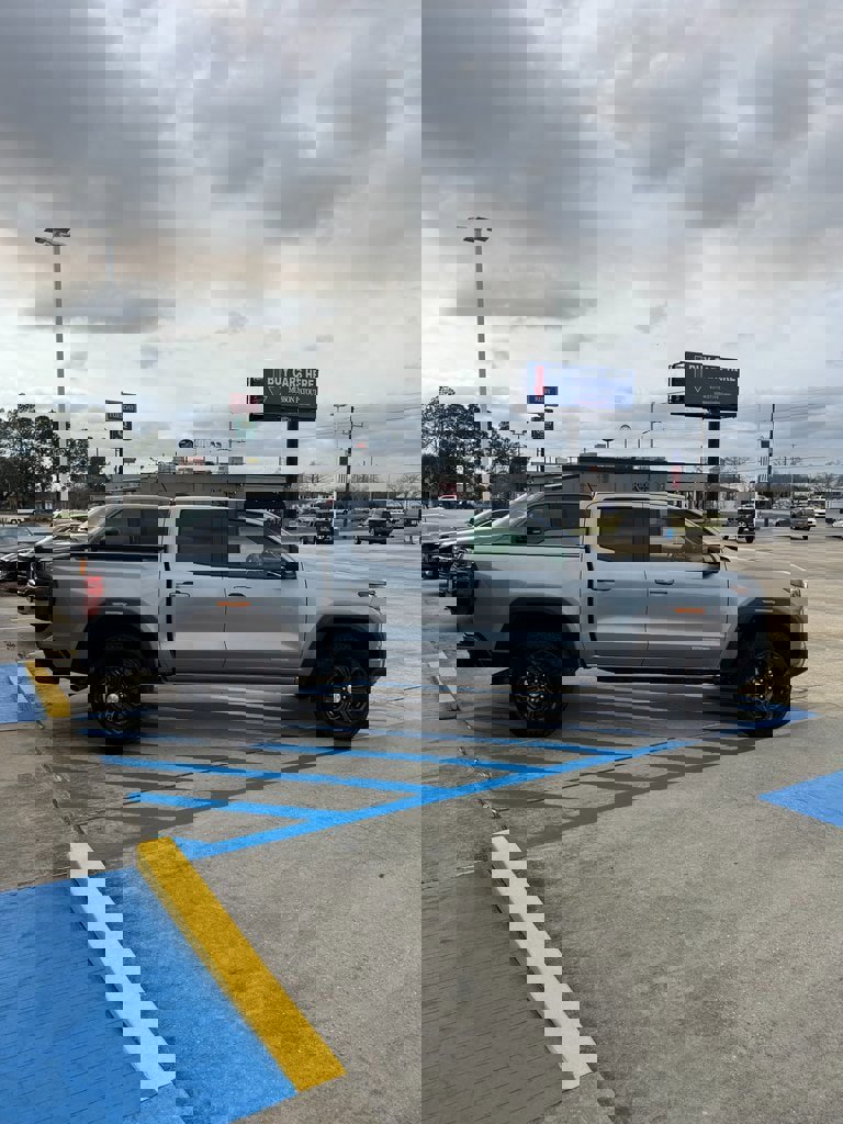 Used 2024 GMC Canyon Elevation w/ Elevation Premium Package image 4