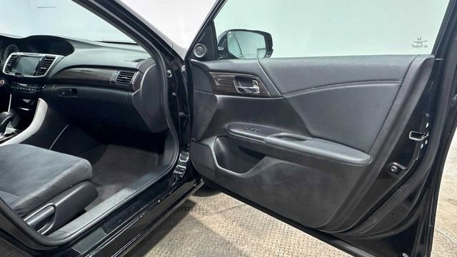Used 2017 Honda Accord EX-L image 12