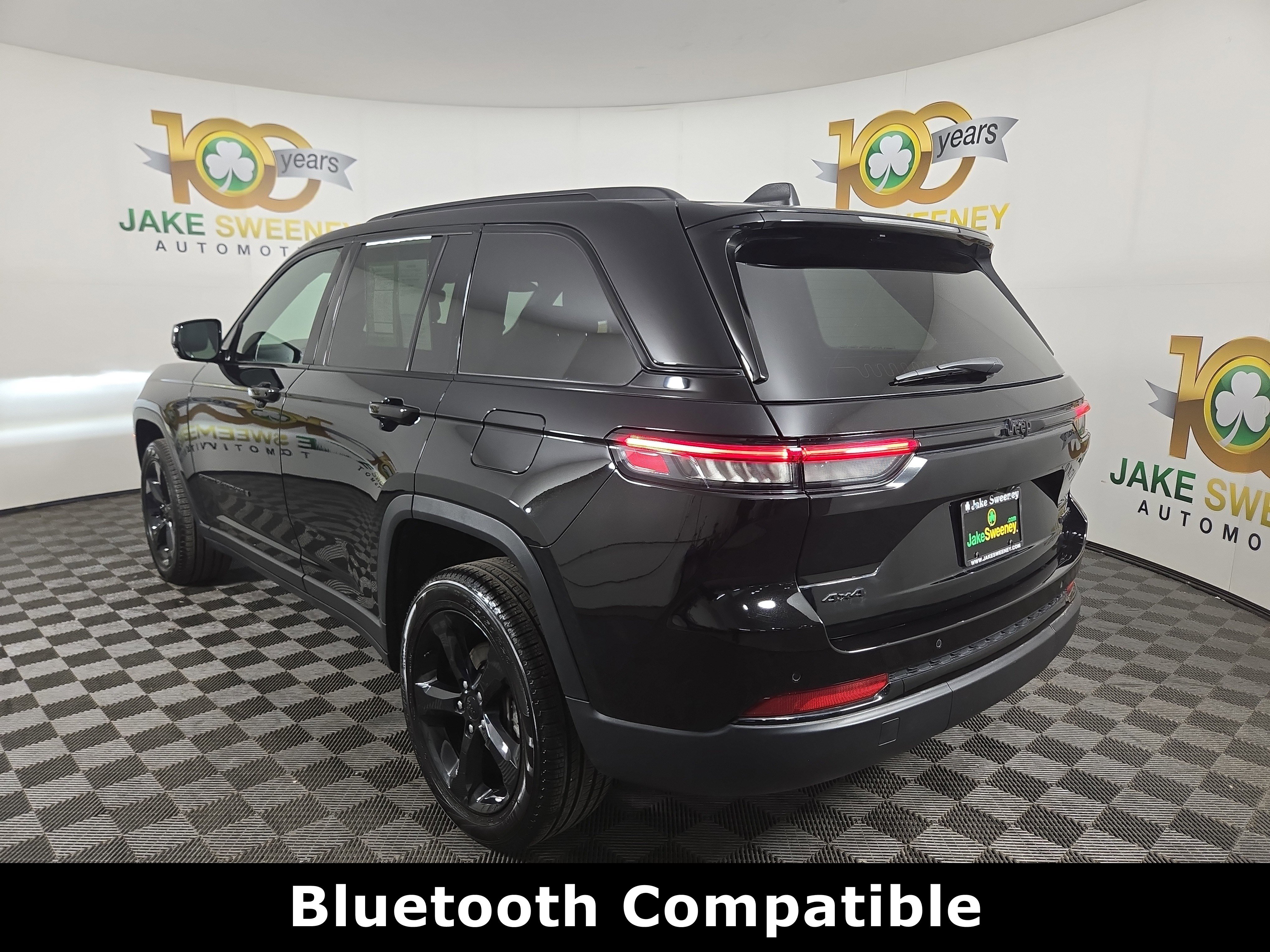 Used 2025 Jeep Grand Cherokee Limited w/ Black Appearance Package image 7