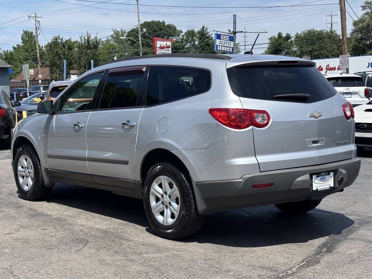 Used 2010 Chevrolet Traverse LS FWD image 6