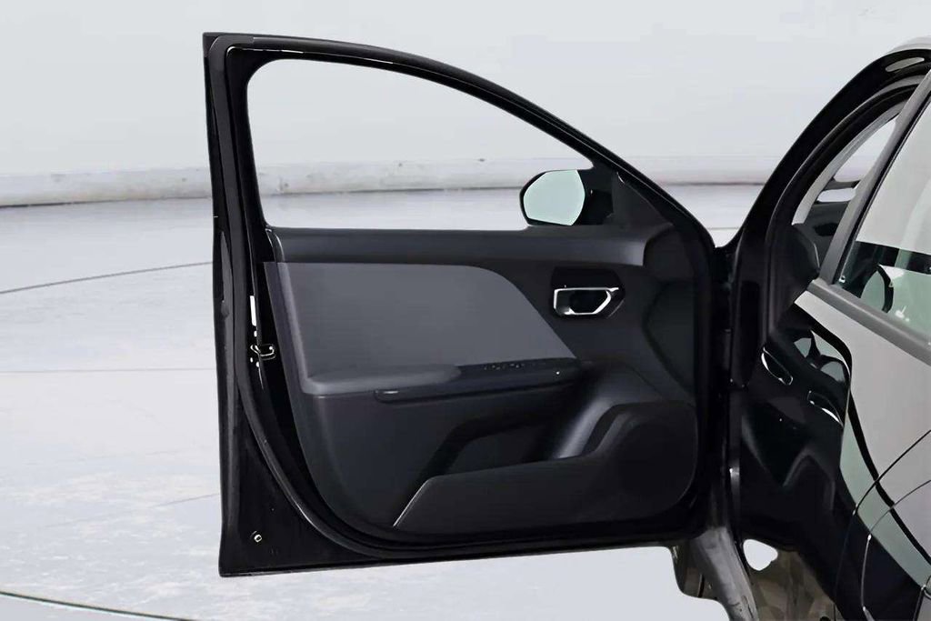 Certified 2025 Kia K4 EX FWD image 38