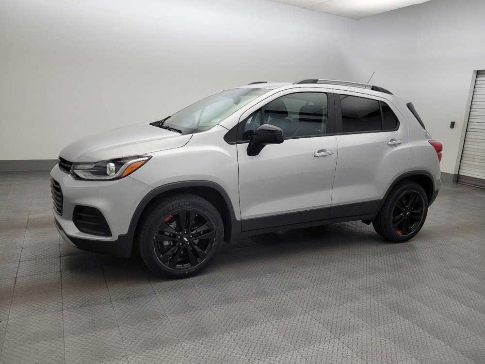 Used 2020 Chevrolet Trax LT w/ Redline Edition AWD/4WD image 2