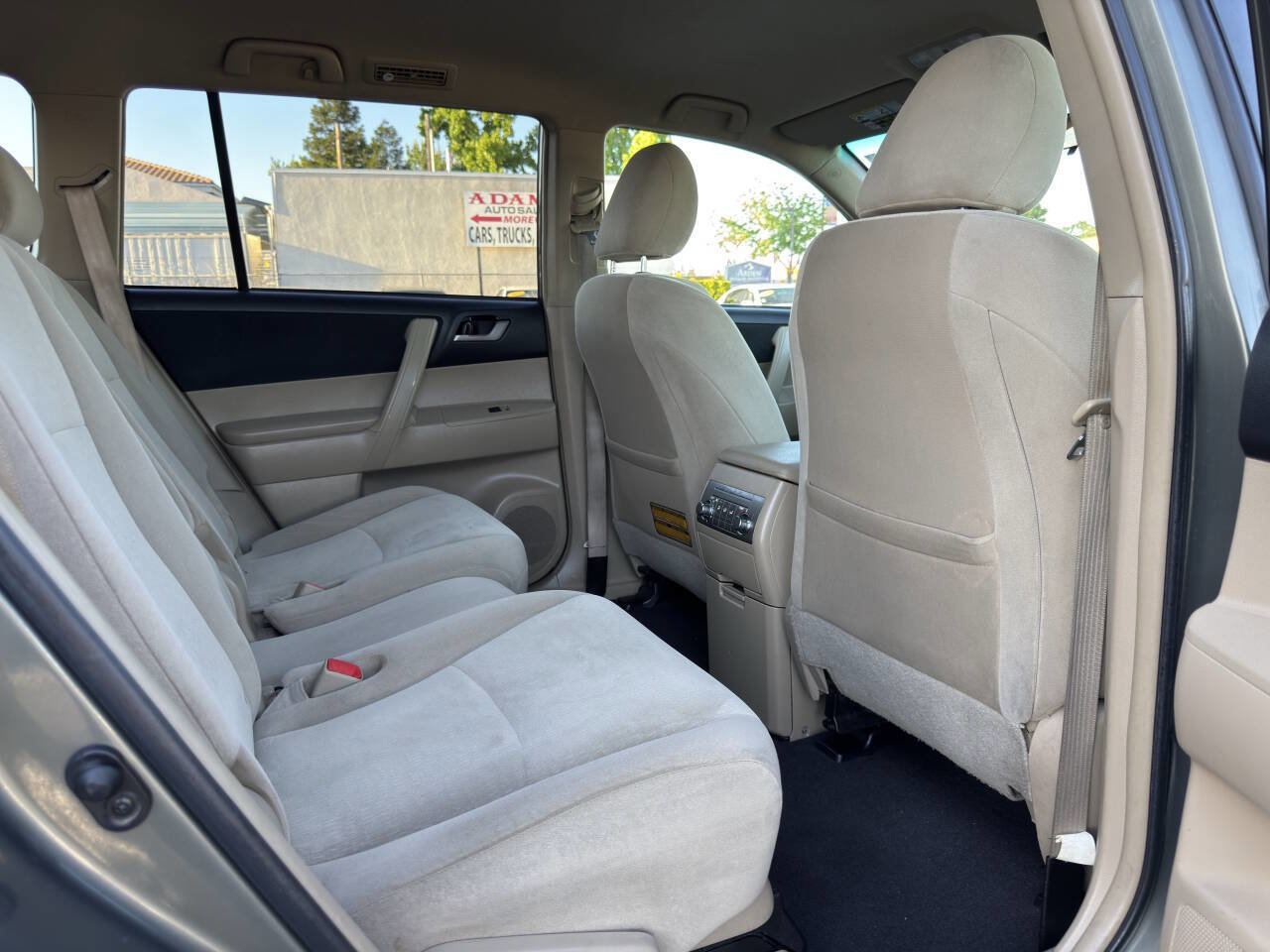 Used 2012 Toyota Highlander 4WD w/ Tech Pkg image 12