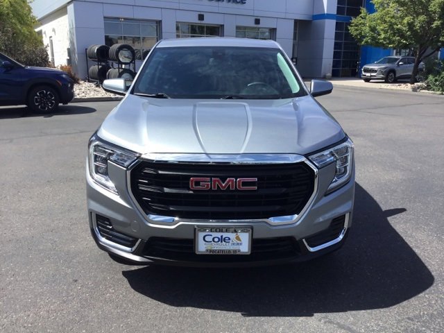 Used 2024 GMC Terrain SLE image 4