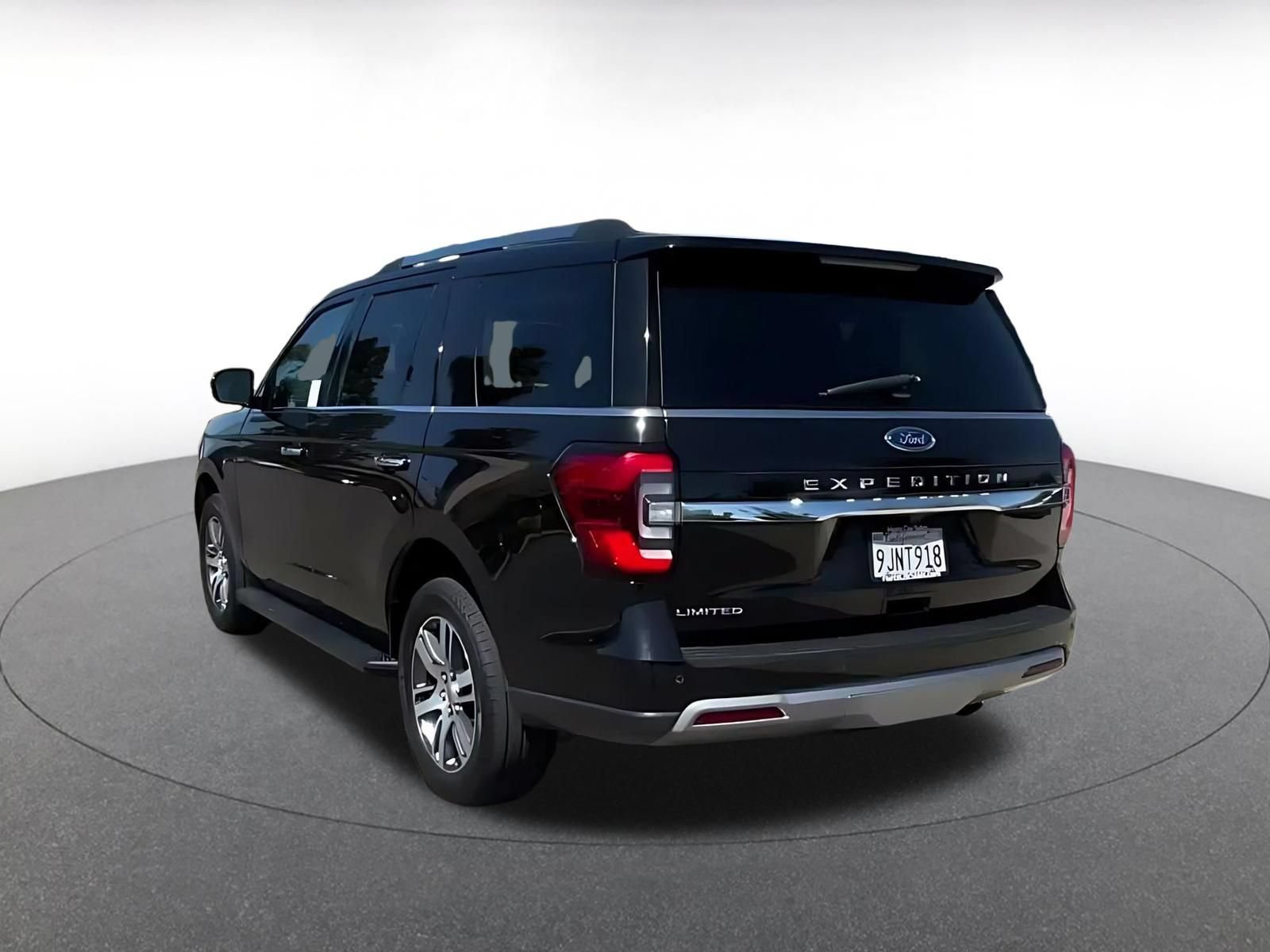 Used 2024 Ford Expedition Limited RWD image 10