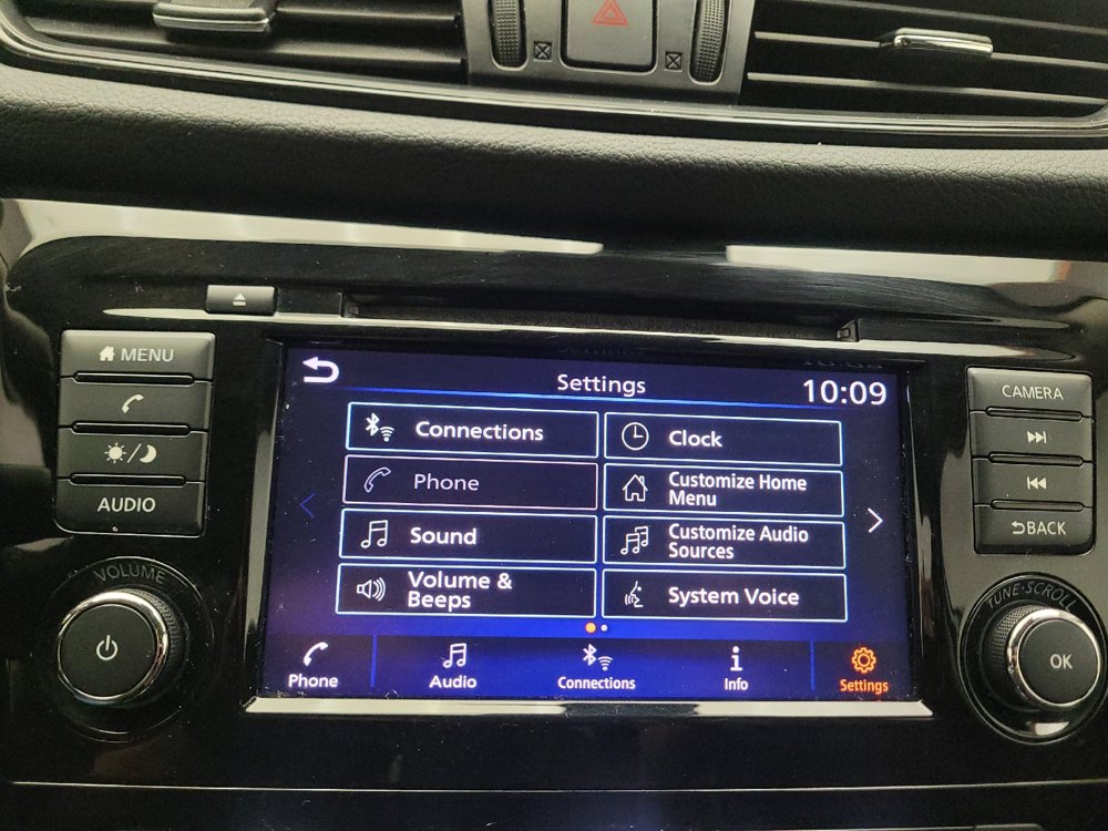 Used 2020 Nissan Rogue SV FWD image 25