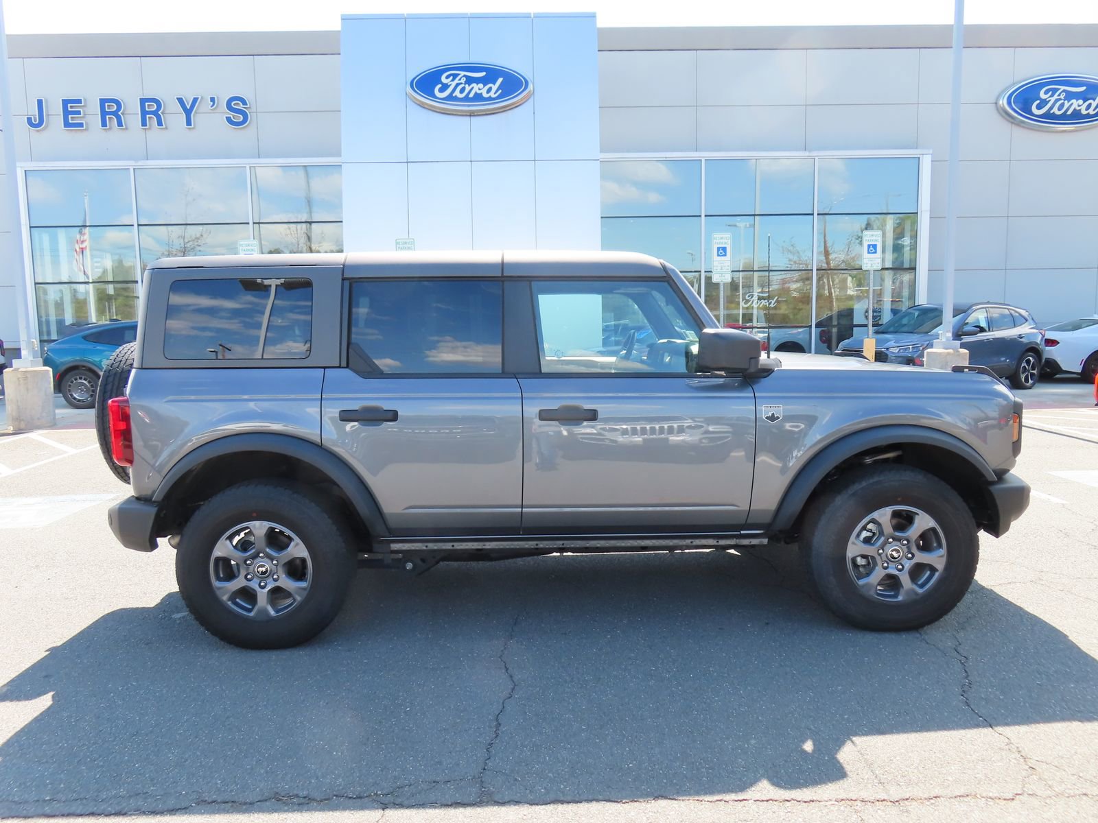 Used 2025 Ford Bronco Big Bend image 4