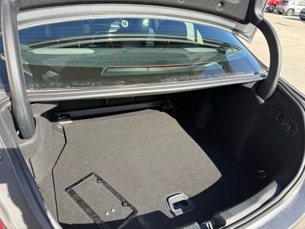 Used 2025 Mercedes-Benz C 300 Sedan image 9