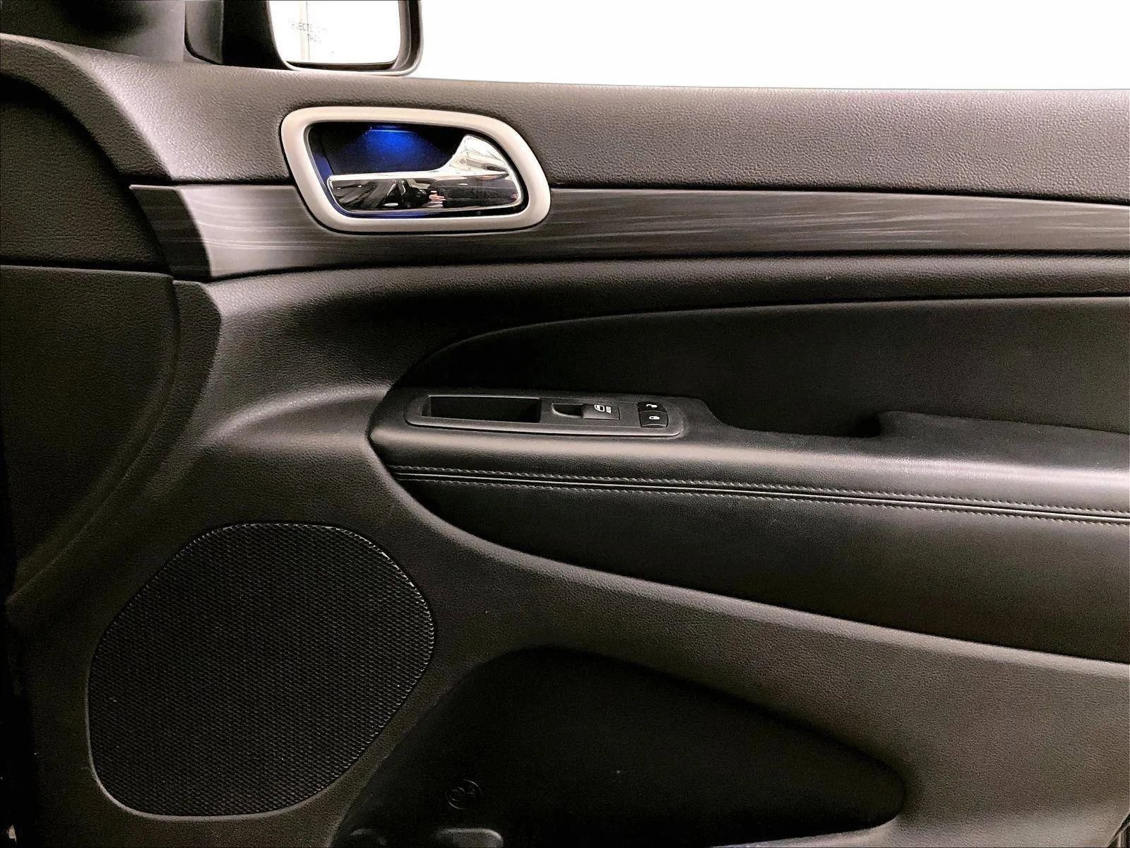 Used 2020 Jeep Grand Cherokee Altitude image 23