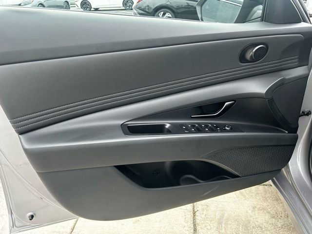 Certified 2025 Hyundai Elantra SEL FWD image 15