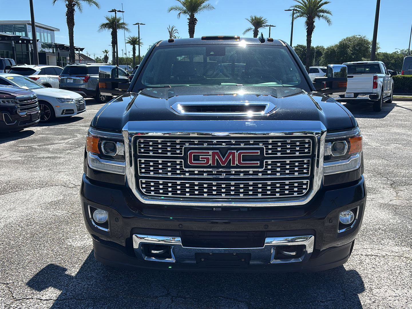 Used 2019 GMC Sierra 2500 Denali w/ Duramax Plus Package AWD/4WD image 2