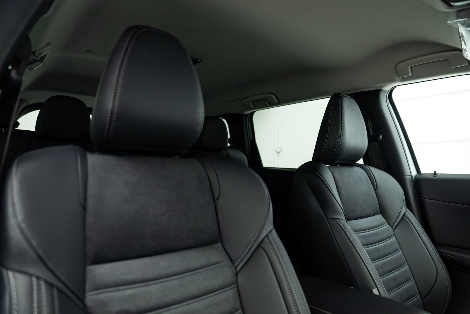 Used 2025 Mitsubishi Outlander SE AWD/4WD image 14