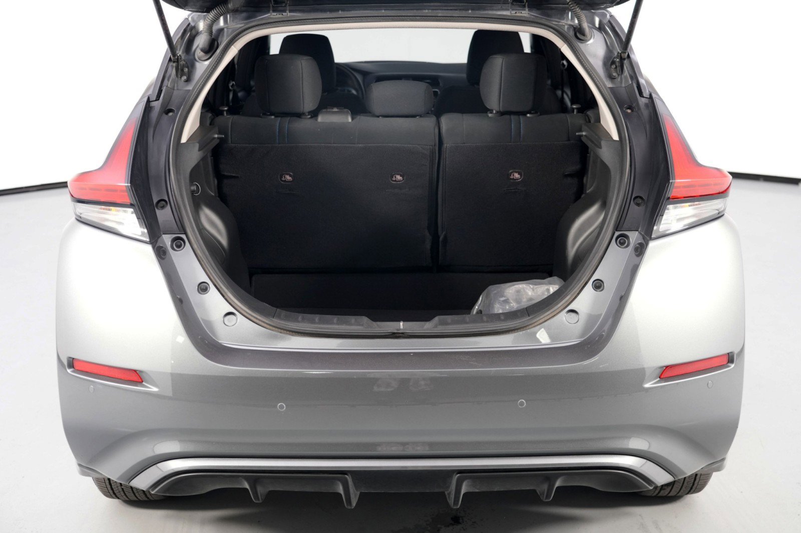 Used 2025 Nissan Leaf S image 9