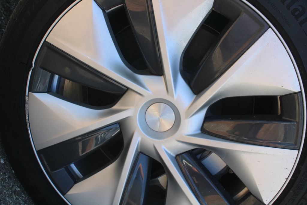 Used 2023 Tesla Model Y Long Range AWD/4WD image 18