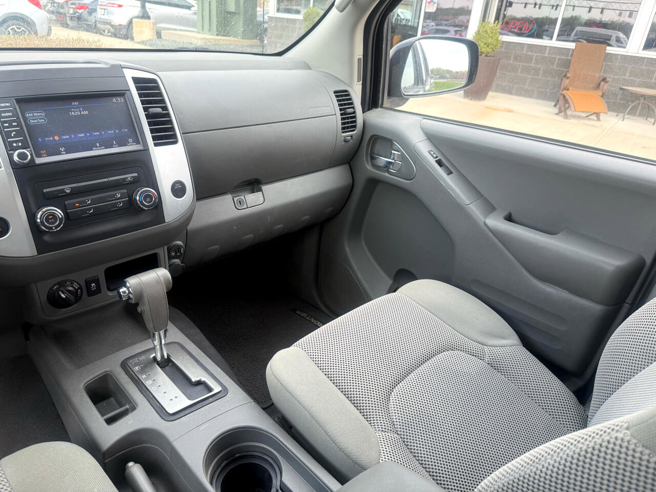 Used 2019 Nissan Frontier SV image 10