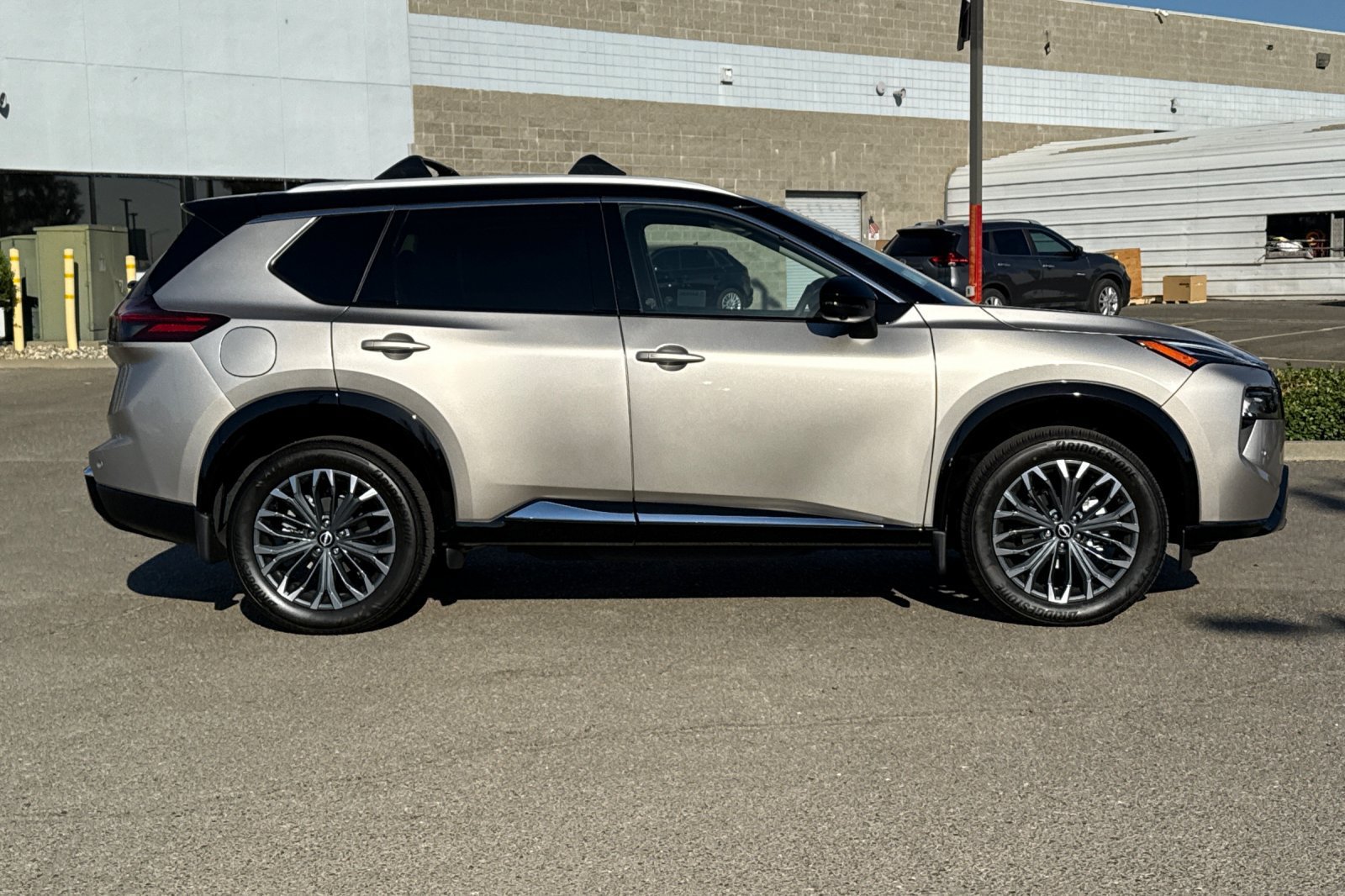 New 2026 Nissan Rogue Platinum AWD/4WD image 3