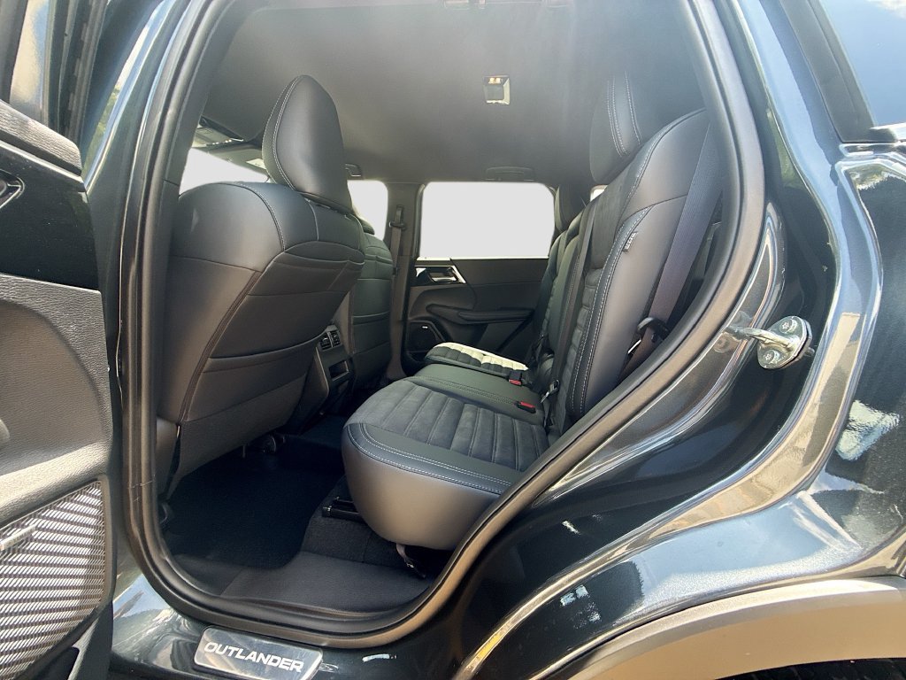 New 2026 Mitsubishi Outlander LE FWD image 25