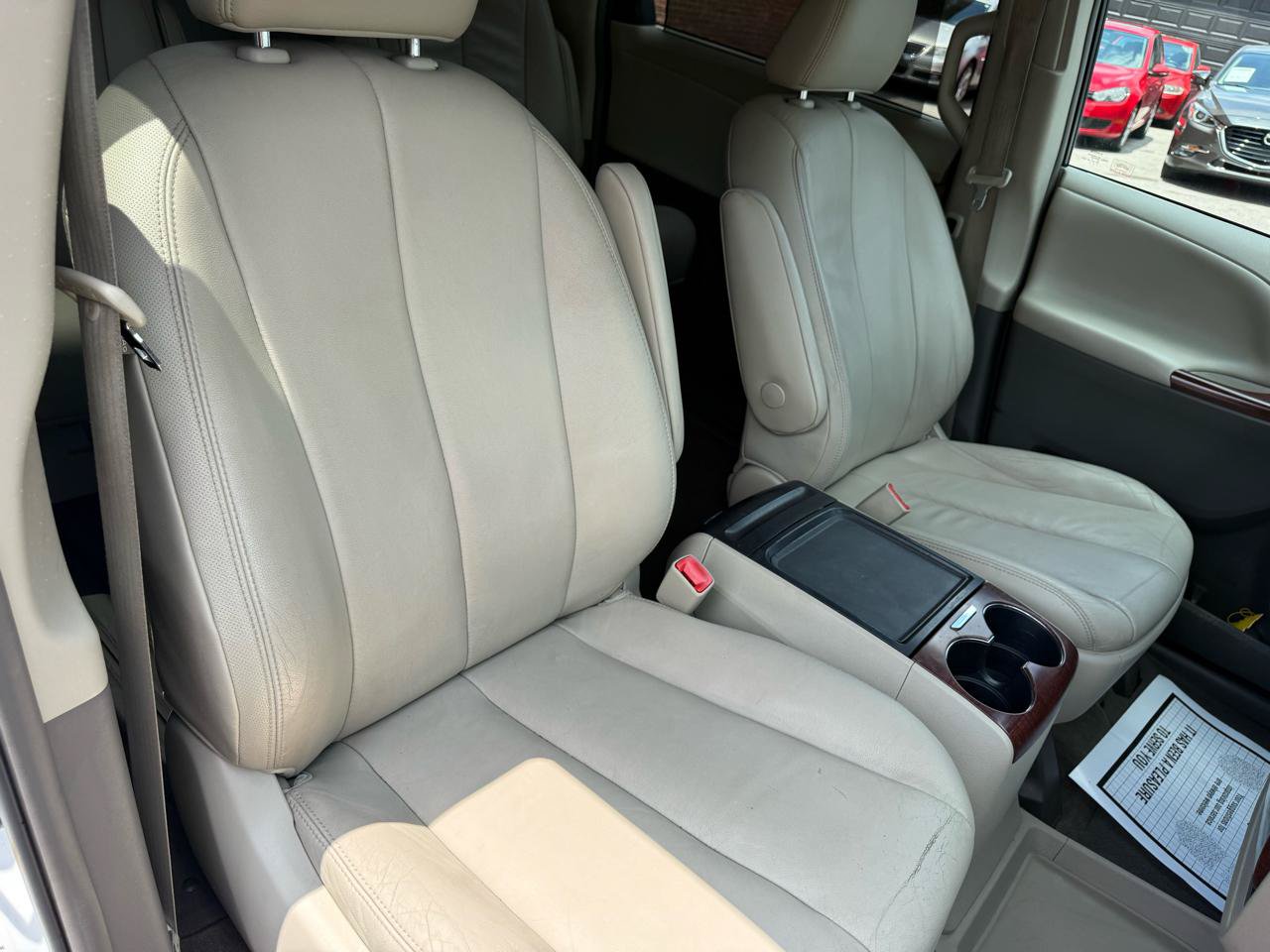 Used 2012 Toyota Sienna XLE w/ Entertainment Pkg FWD image 9