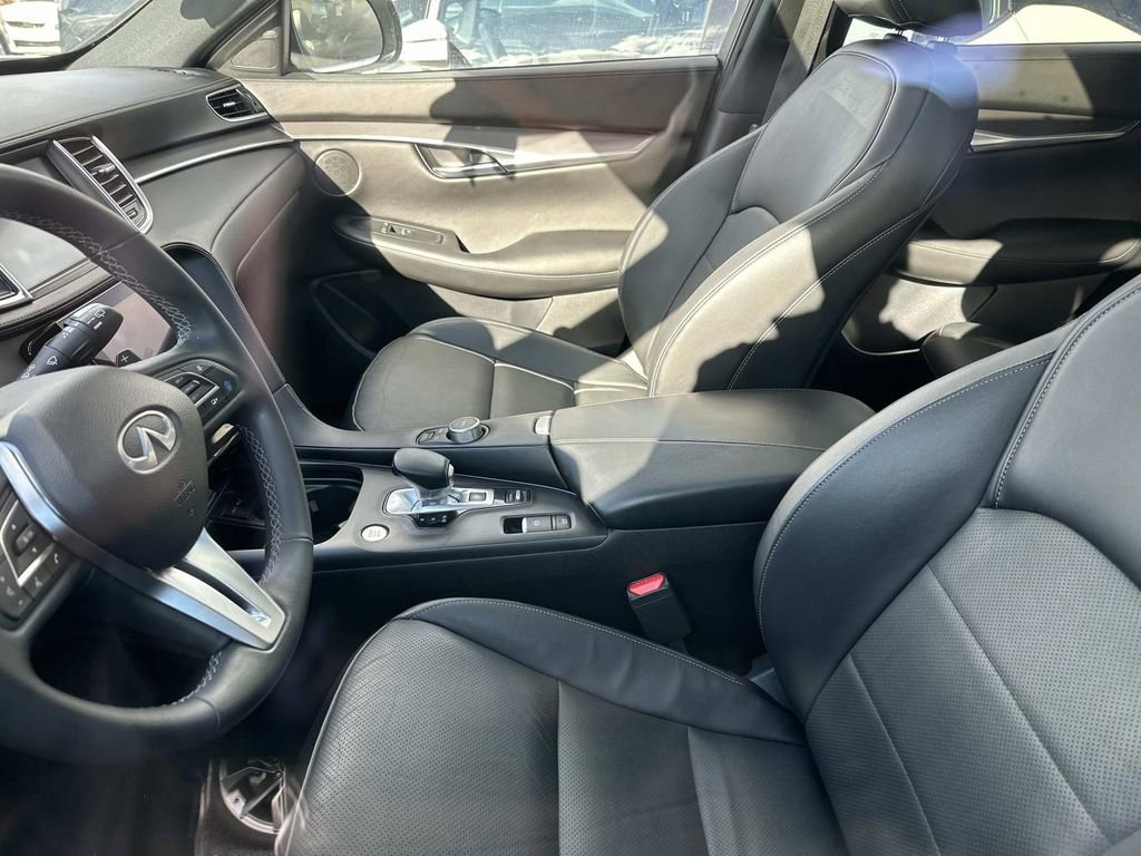 Used 2022 INFINITI QX50 Luxe w/ Appearance Package image 3