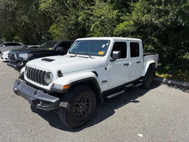 Used 2025 Jeep Gladiator Sport AWD/4WD image 6