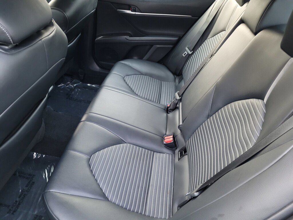 Used 2023 Toyota Camry SE image 18