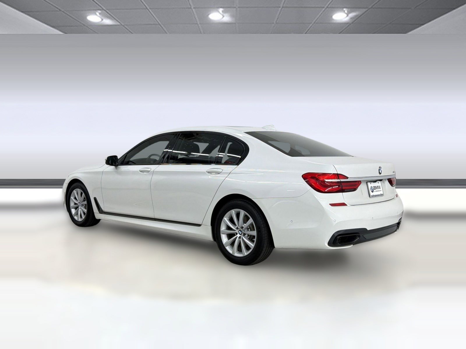 Used 2019 BMW 740i w/ Executive Package RWD image 3