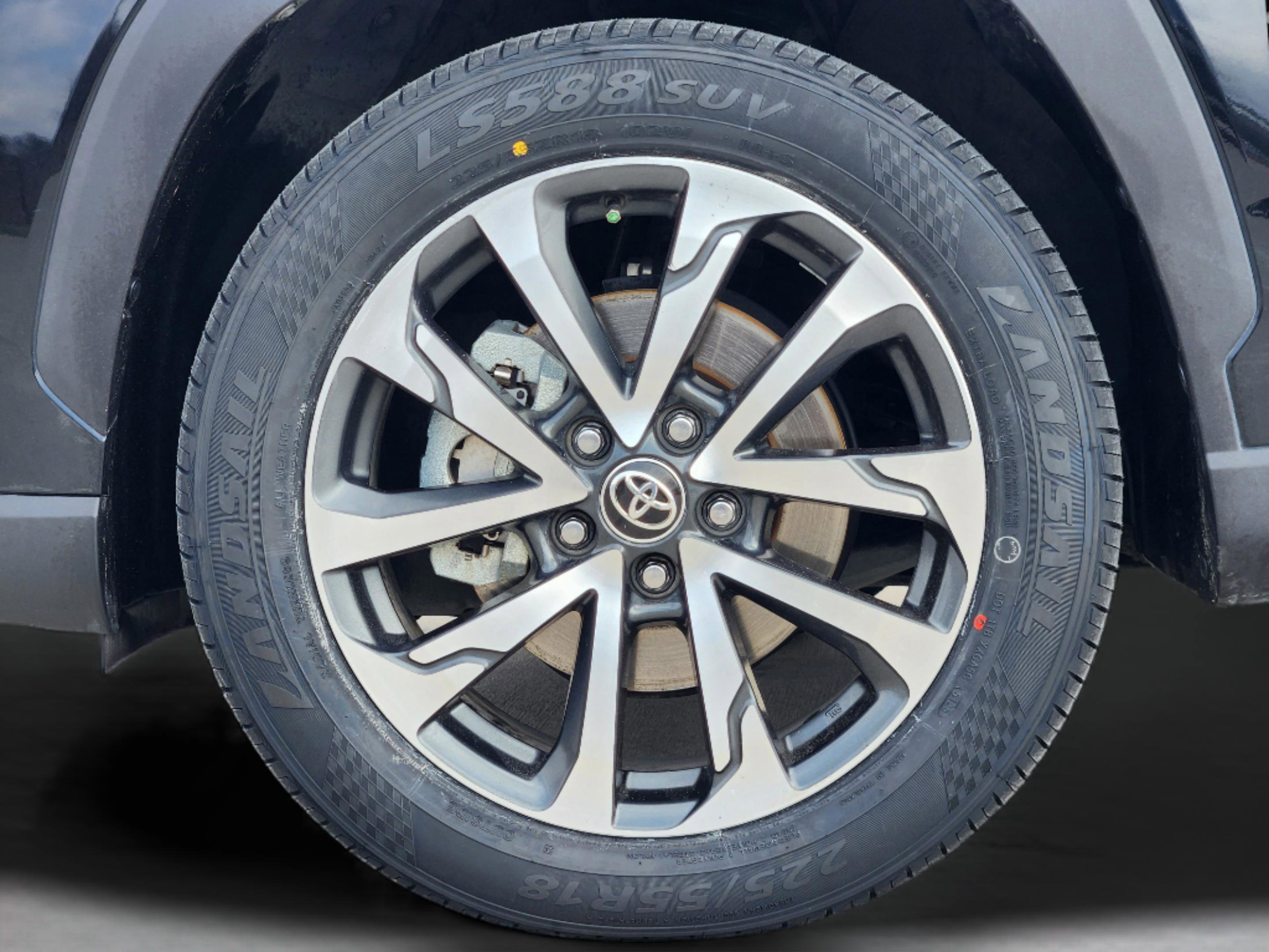 Used 2022 Toyota Corolla Cross XLE w/ Convenience Package image 11