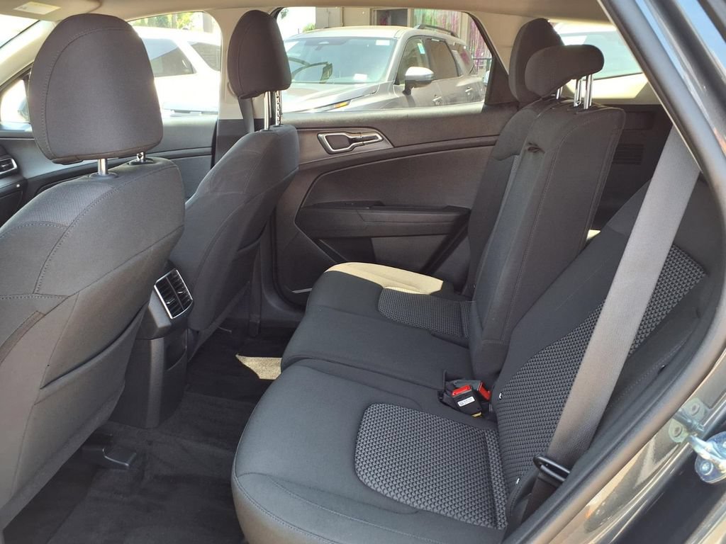 Used 2025 Kia Sportage LX FWD image 10