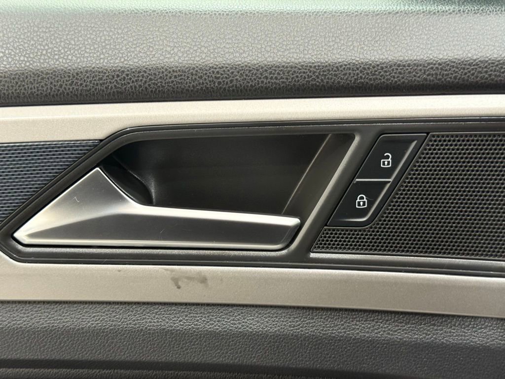 Used 2021 Volkswagen Atlas SE image 33