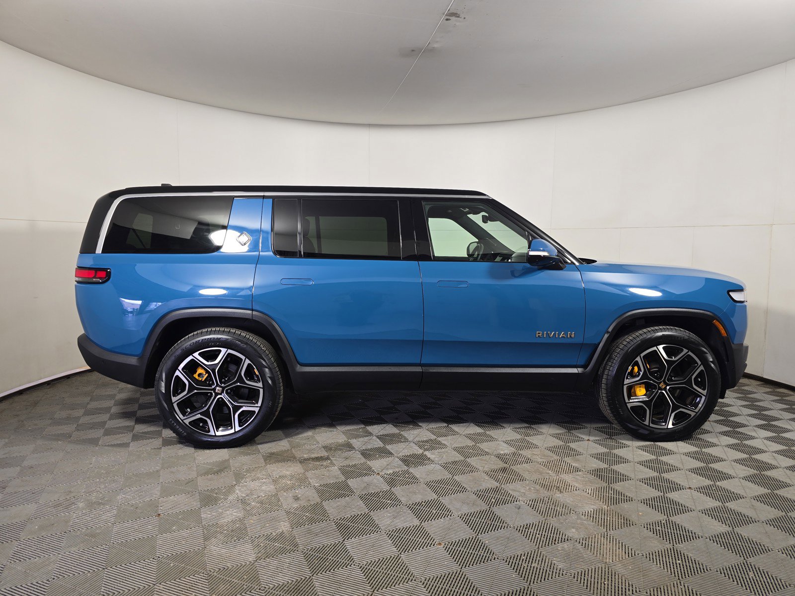 Used 2022 Rivian R1S Launch Edition AWD/4WD image 6