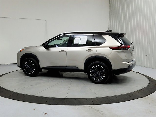 Used 2025 Nissan Rogue SL w/ Tech Package image 5