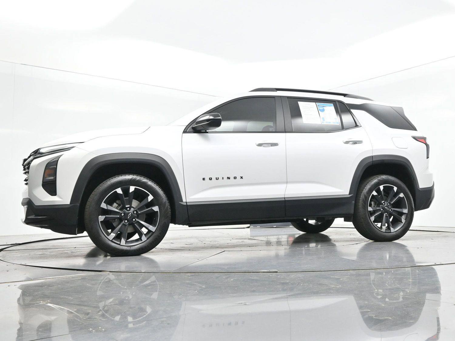 Used 2025 Chevrolet Equinox RS FWD image 45