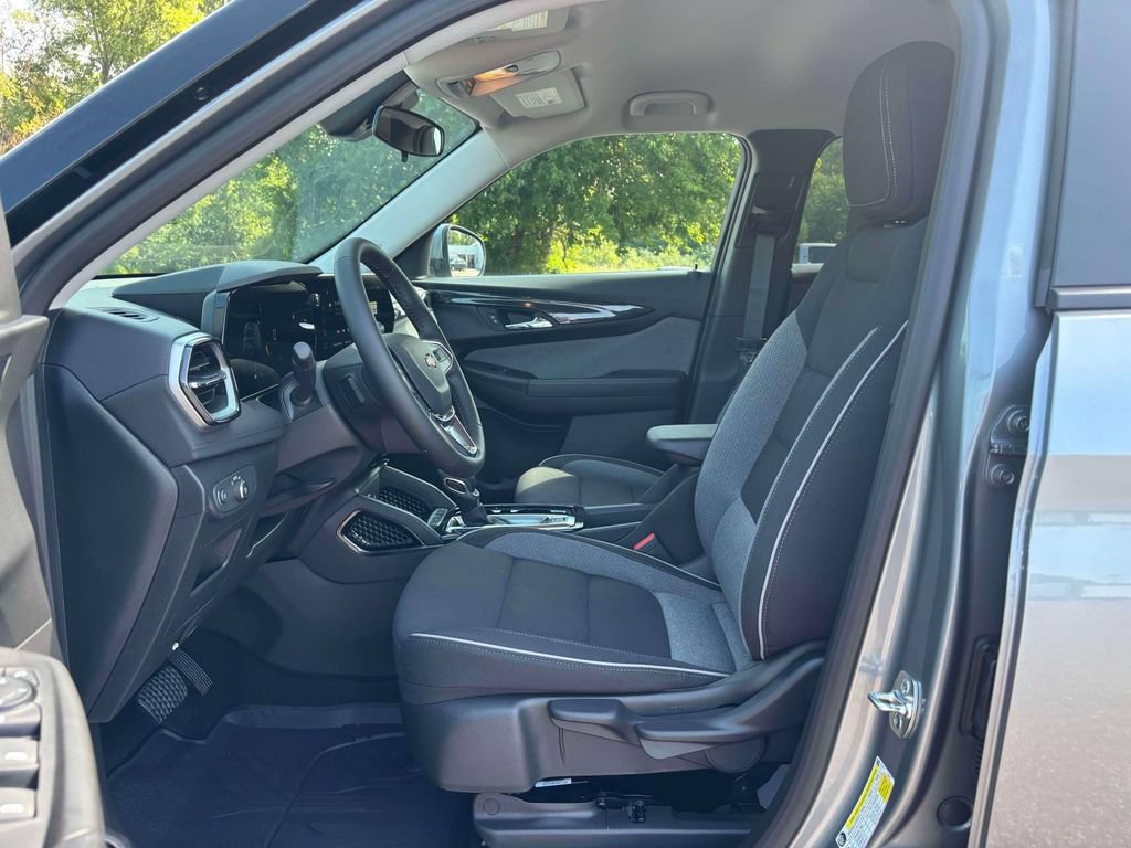 New 2026 Chevrolet TrailBlazer LT w/ LT Cold Weather Package FWD image 3