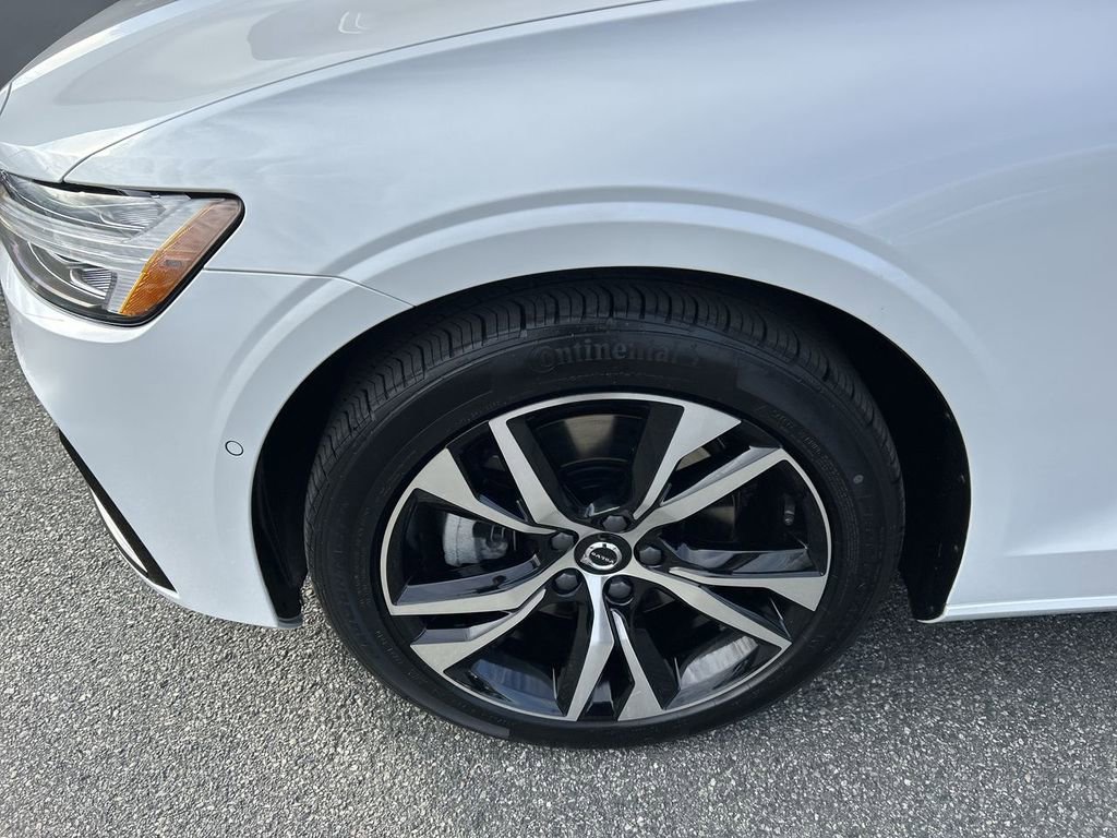 Certified 2025 Volvo S60 B5 Plus FWD image 10