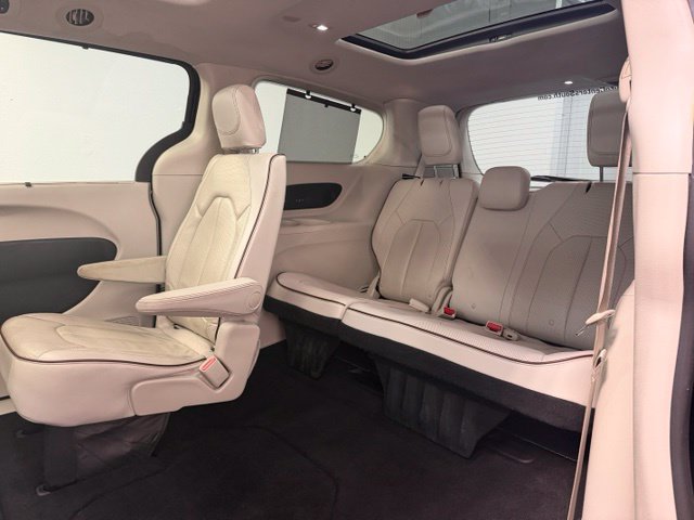 Used 2019 Chrysler Pacifica Limited FWD image 34